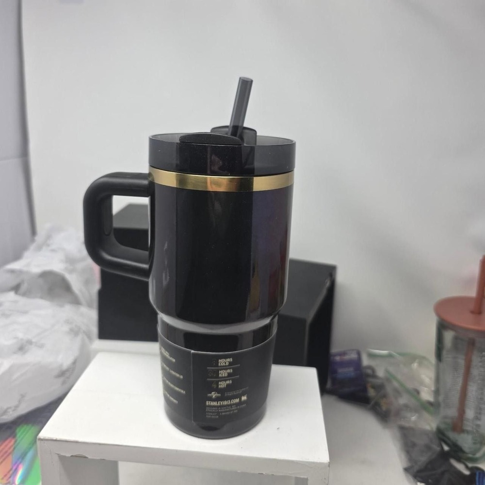Stanley x Wicked 20oz Stainless Steel H2.0 Quencher Tumbler Elphaba For Good - Picture 3 of 6